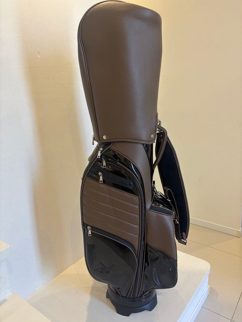 1PIU1UGUALE3 ウノピュウ　キャディバッグ