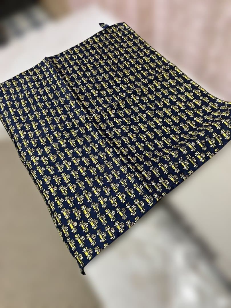 ジェームスリジィのシルク製 車柄スカーフMade in Italy