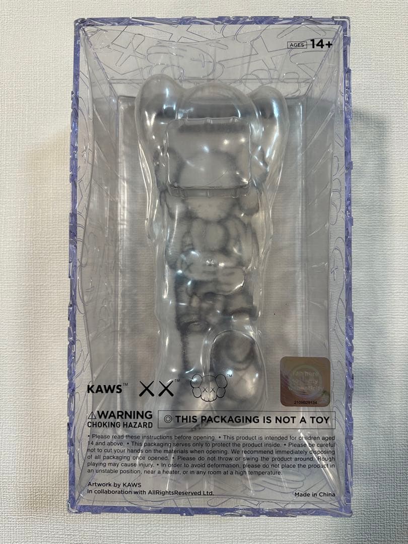【値下げ済み】KAWS（カウズ） HOLIDAY SINGAPORE ブラウン