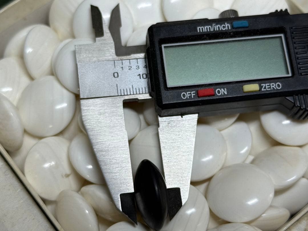 S29 高級「碁石」蛤 那智黒石 34号 厚み10㎜ 囲碁