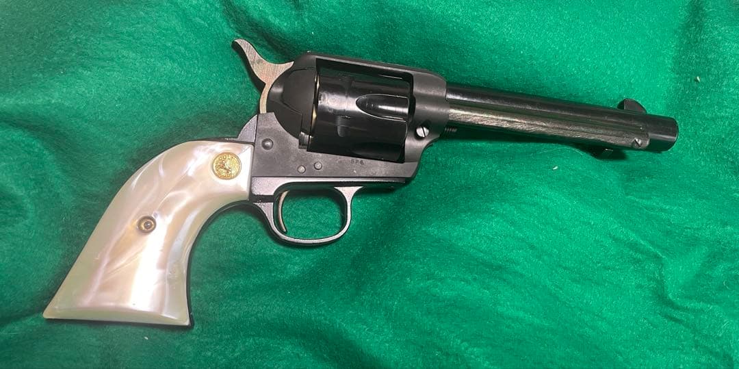 モデルガン　COLT SINGLE ACTION AREMYパール仕上グリップ