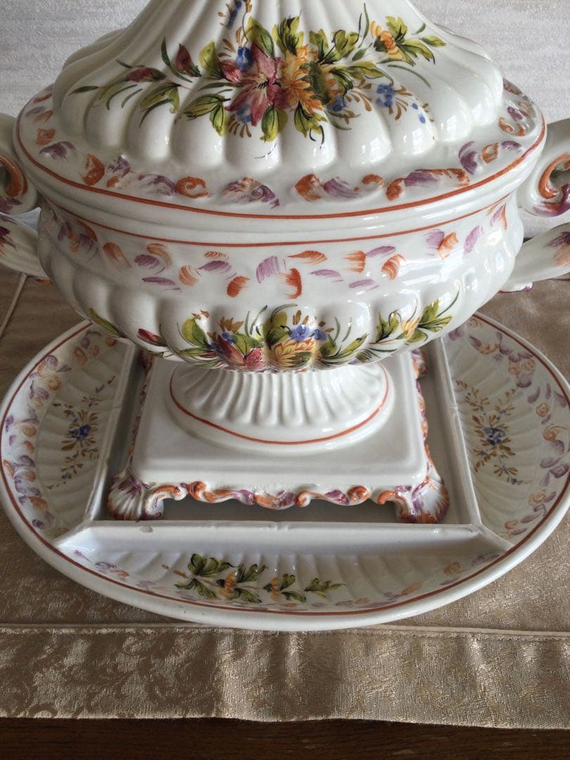 ヴィンテージ　イタリア製チュリーン　インテリアとしても　蓋付き容器　スーピエール