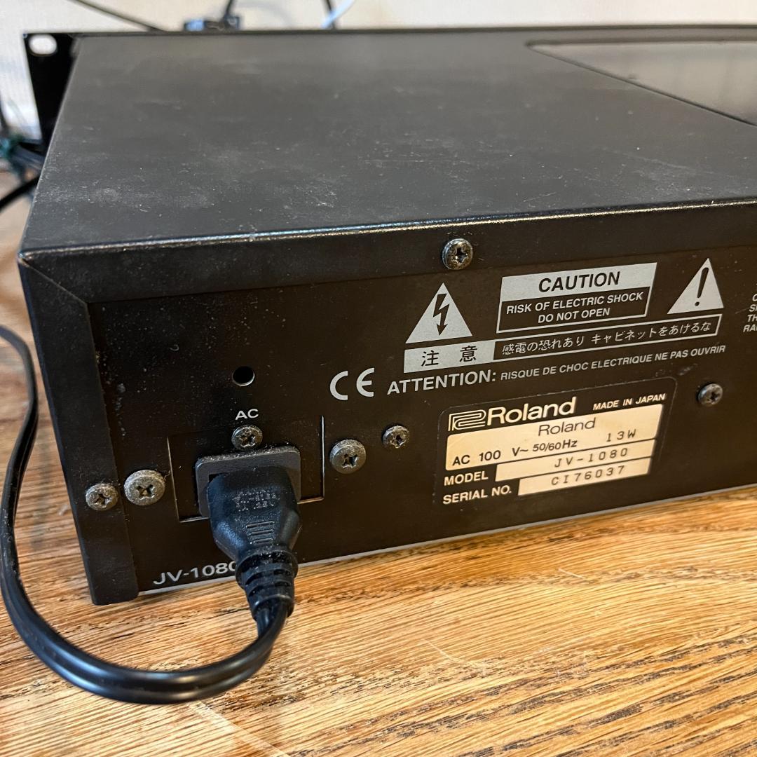 Roland JV-1080 Super JV シンセサイザー