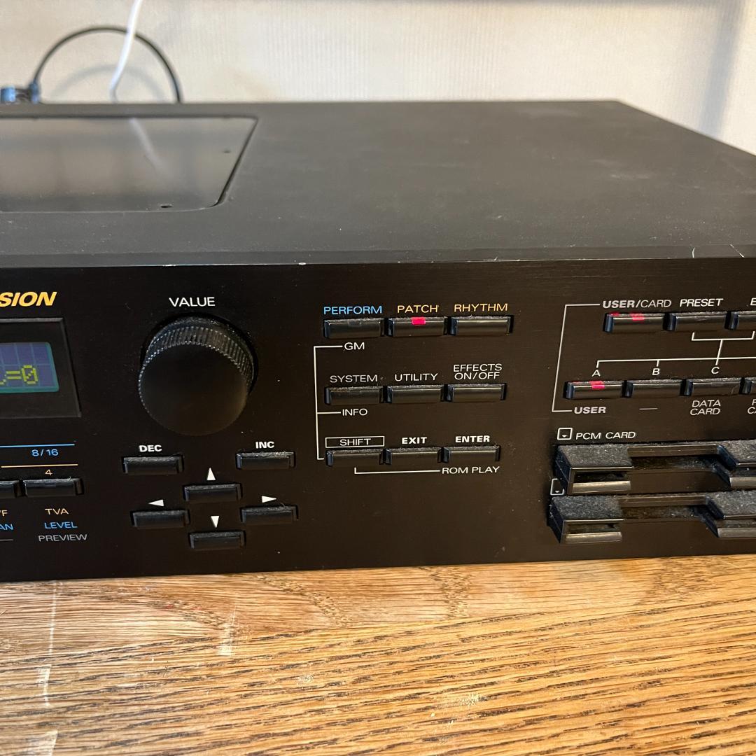 Roland JV-1080 Super JV シンセサイザー