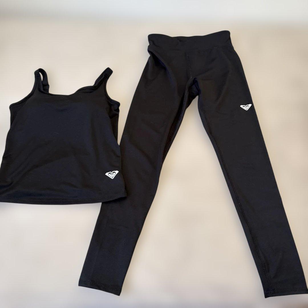 ヨガウェア タンクトップとレギンスセット