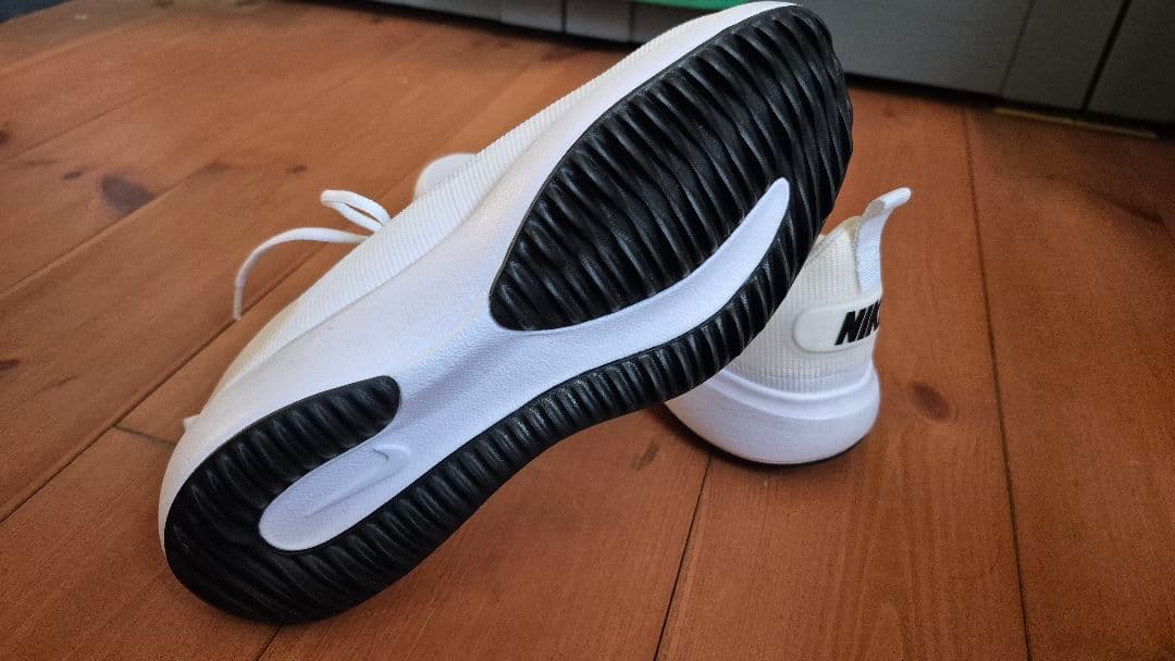 NIKE フィットソール スニーカー ホワイト