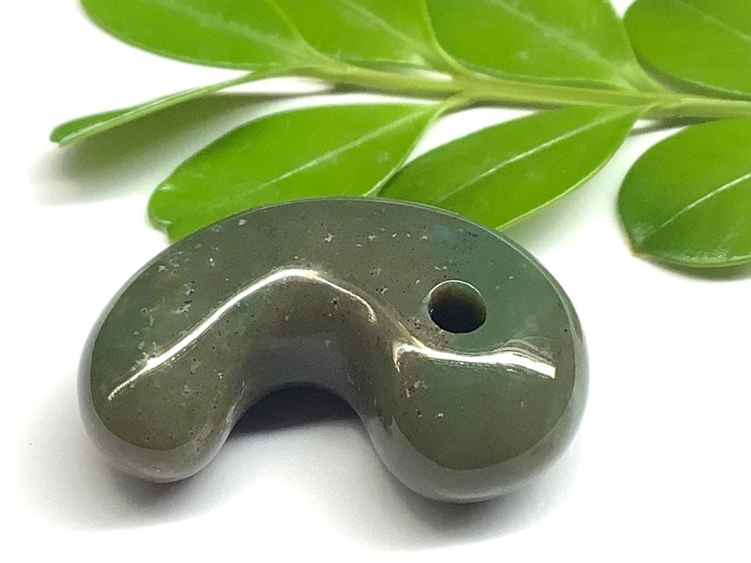 ⭕️幻の勾玉‼️ 佐渡の岩谷五色勾玉　何処にも無い斑点紋様　外部鑑定鑑別書付　極上品