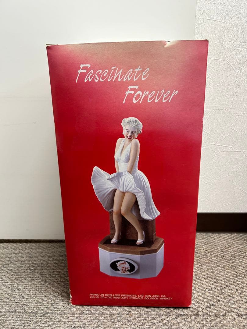マリリンモンロー　バーボンウイスキー　陶器ボトル