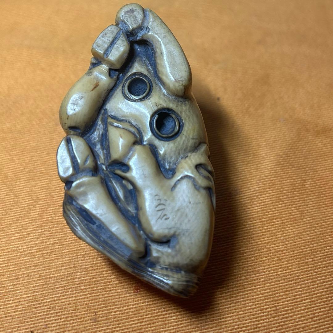 極上　根付　在銘 アンティーク　骨董　飾り物　古美術品　 置物　32g