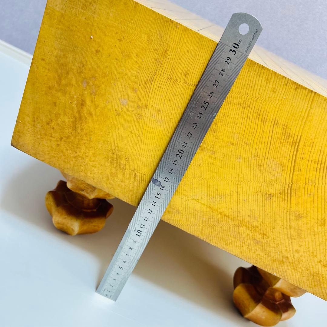 【送料無料】高級 国産 極厚 5.7寸 囲碁 本榧 柾目 目が繊細 ヘソ 脚付き