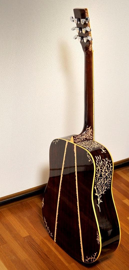 お店演出用に！★彫刻ギター「人目を引くためのオブジェ」　カフェラウンジや舞台に♪