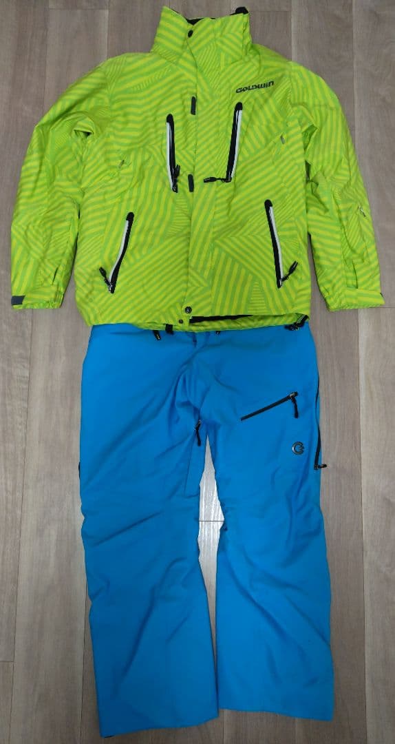 ゴールドウイン　スキーウェア　上下セット