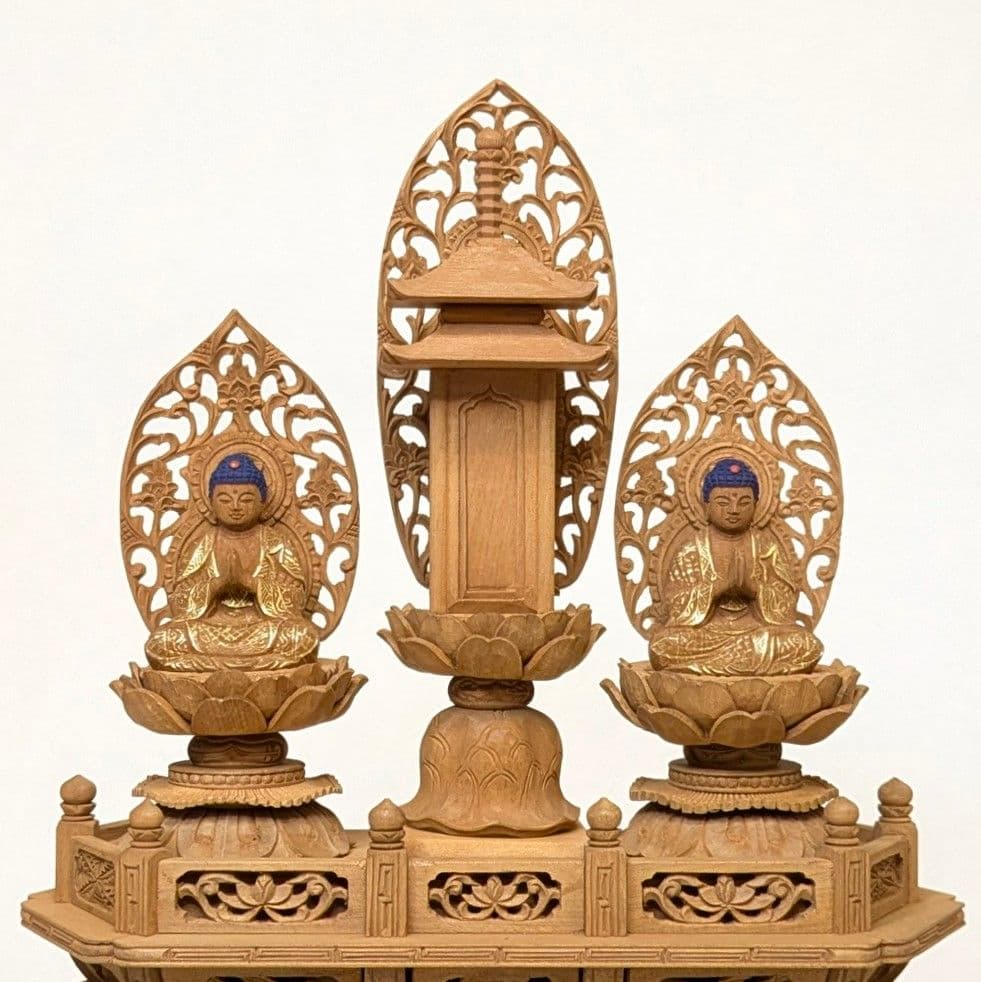 【ゲリラセール・新品】 三宝尊　金泥　紅檀　上彫り　総高さ約26cm　日蓮宗