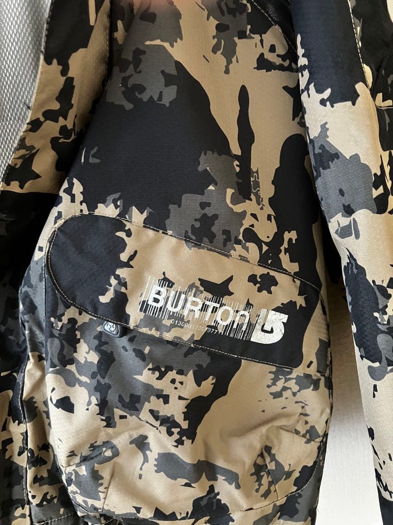 Burton スノーボードウェア　メンズ　迷彩柄
