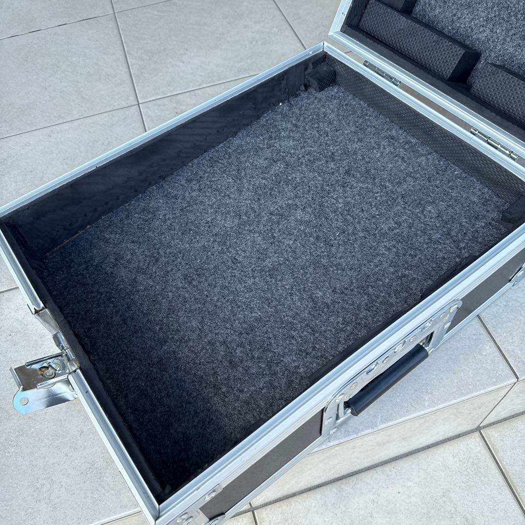 DJ機材ケース 中型 アルミ製 ステッカー付き