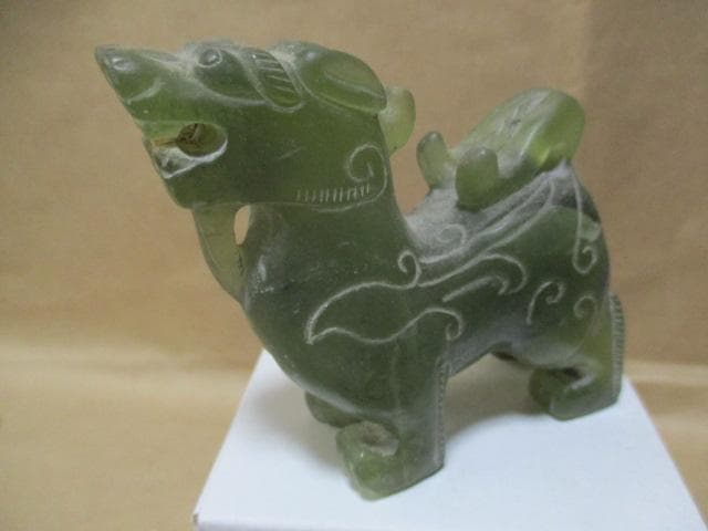 翡翠の可愛い獅子　I39-2