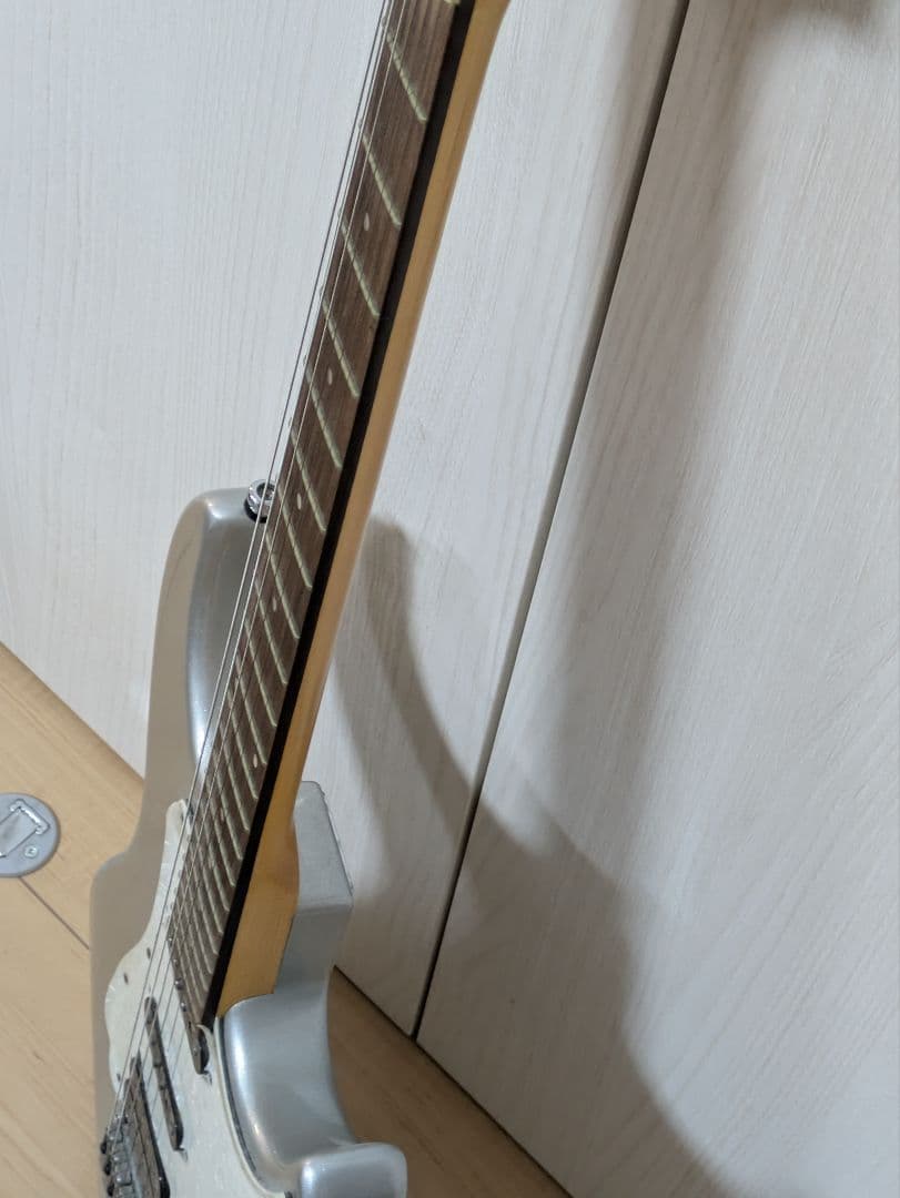 Elioth No.S305 シルバーエレキギター　ソフトケース+付属品付