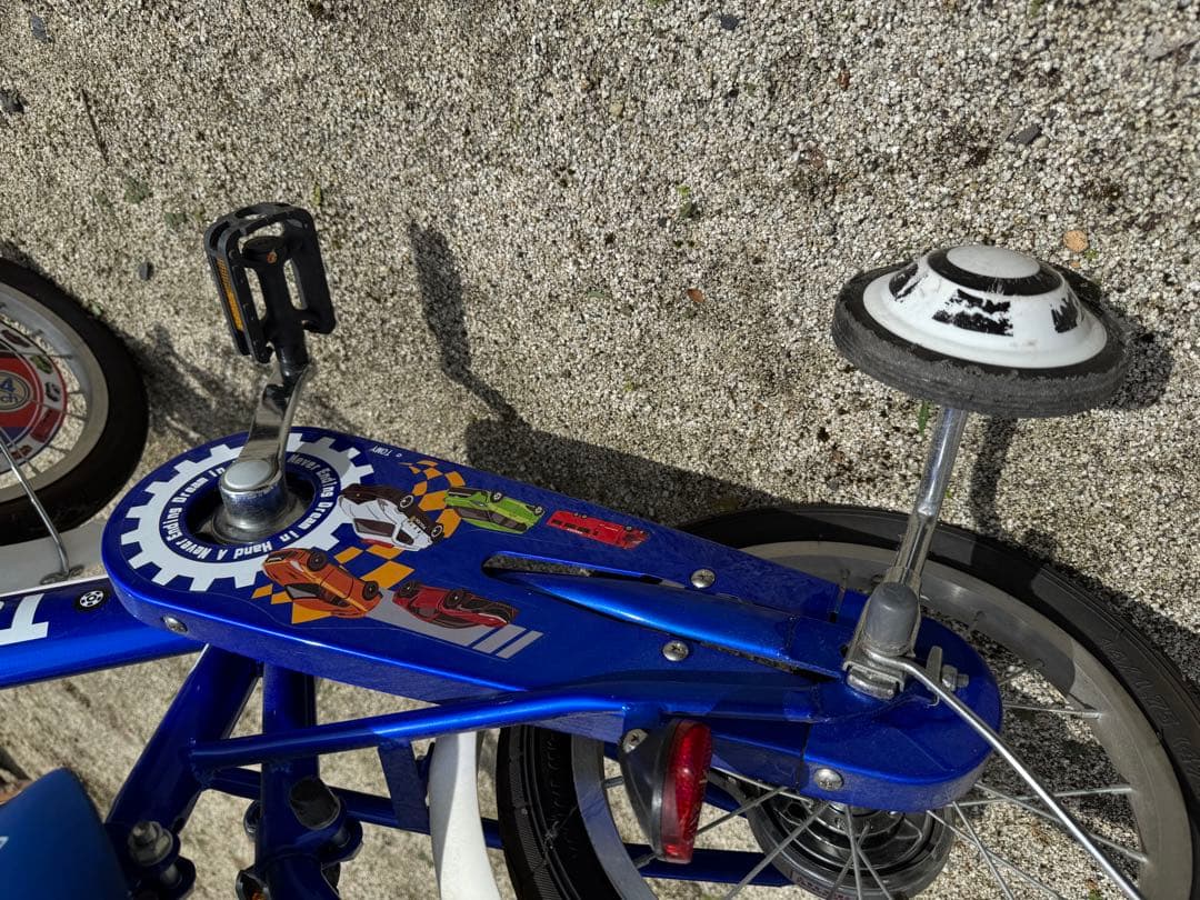 トミカ 幼児用自転車 青 前カゴ付き ヘルメット付き 1月まで