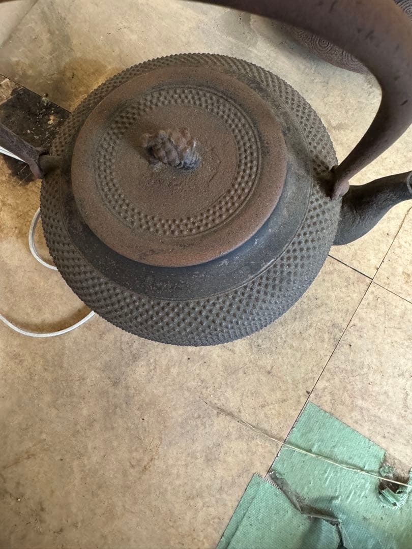 全部で伝統的な日本の鉄瓶セット