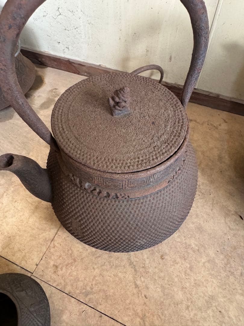 全部で伝統的な日本の鉄瓶セット