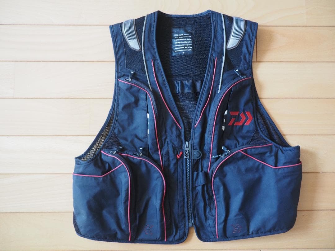 DAIWA　鮎ショートベスト　DV-2106　ブラック　M
