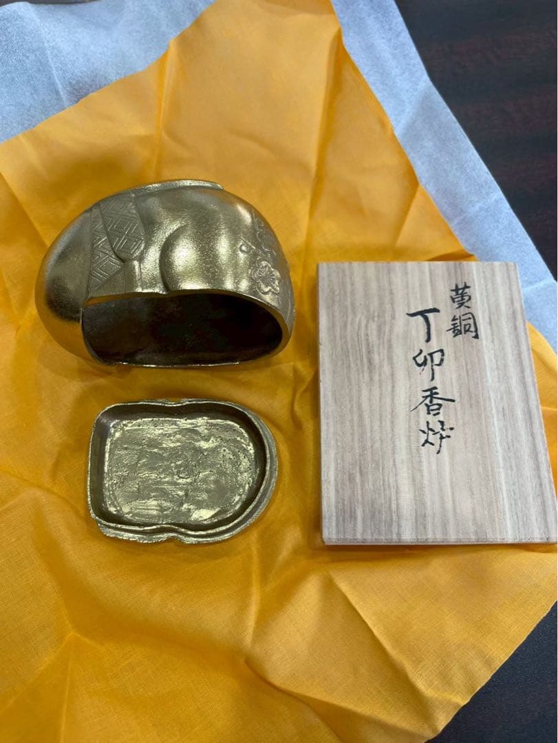 蓮田修吾郎作花咲兎　黄銅　香炉　木箱付き