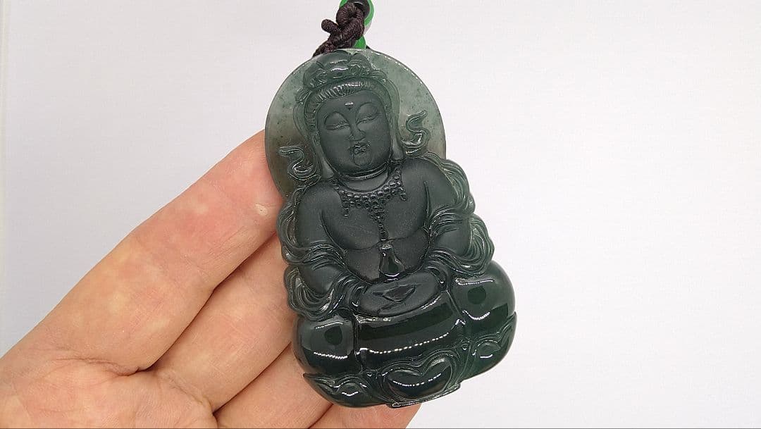未使用　本翡翠　天然石　菩薩　仏様　除災　彫刻　ネックレス　鑑別書付２点付