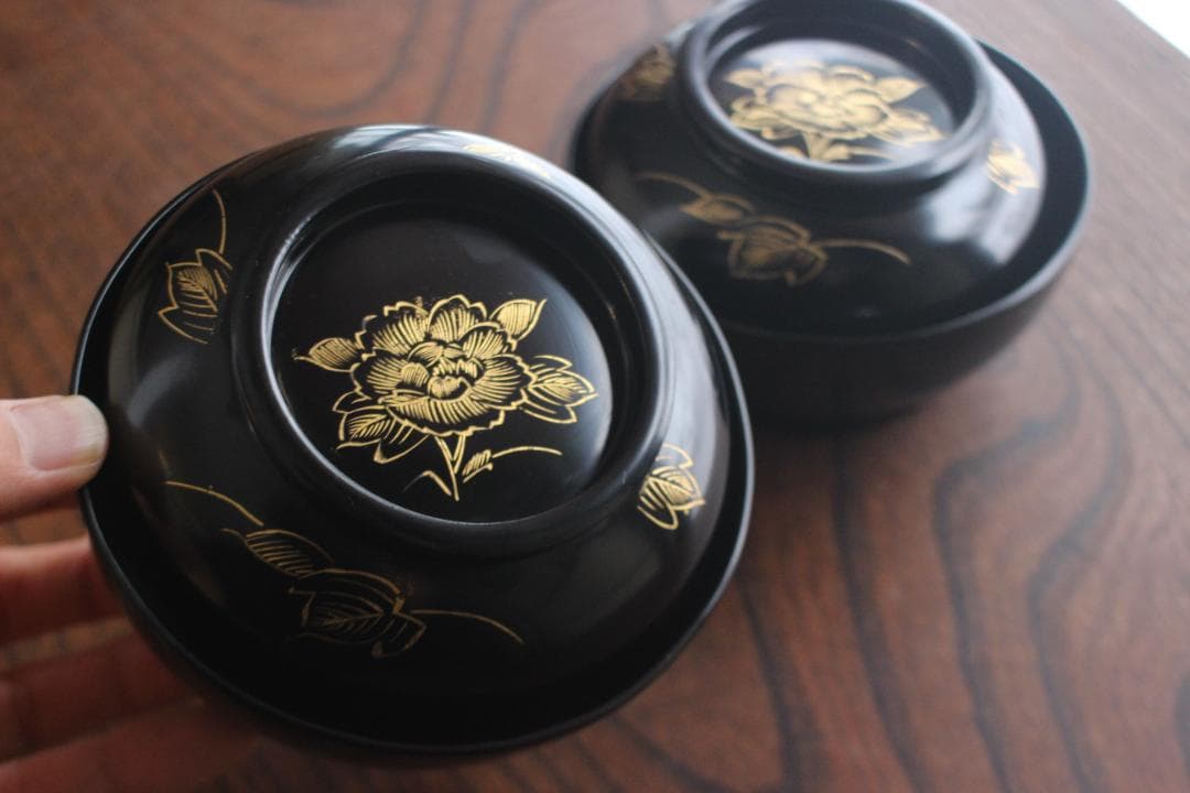 極小保管傷1箇所のみ！時代黒漆に牡丹沈金の映えるお椀２点（検輪島塗沈金椀