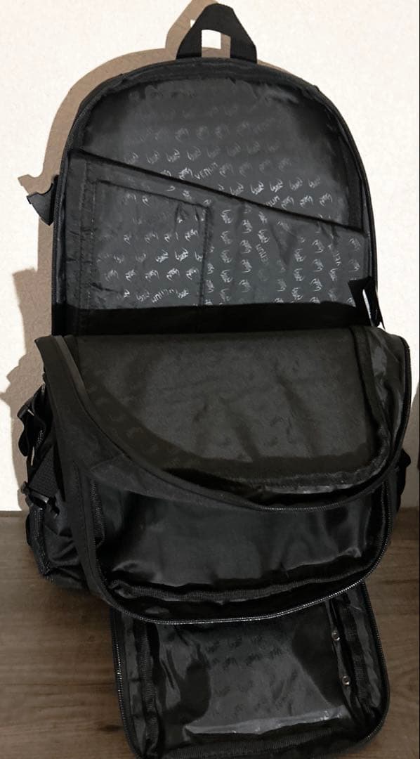 VENUM バックパック (ブラック×ブラック)