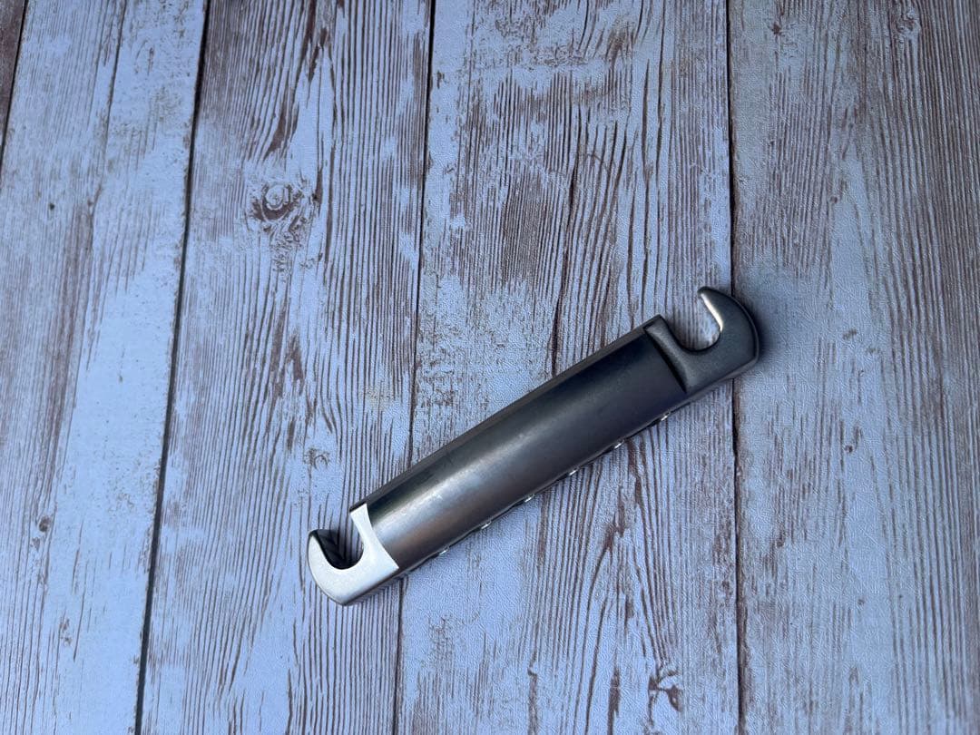 ギブソン純正　アルミテールピース　ニッケル　エイジド