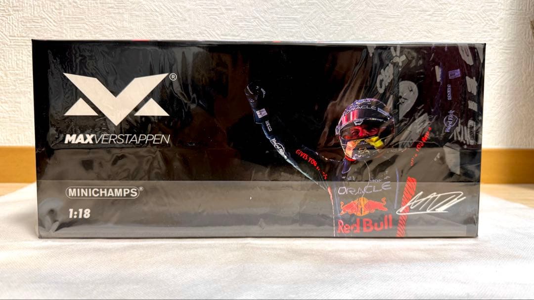 【新品未開封】ミニチャンプス RedBull RB19 1/18 モデルカー