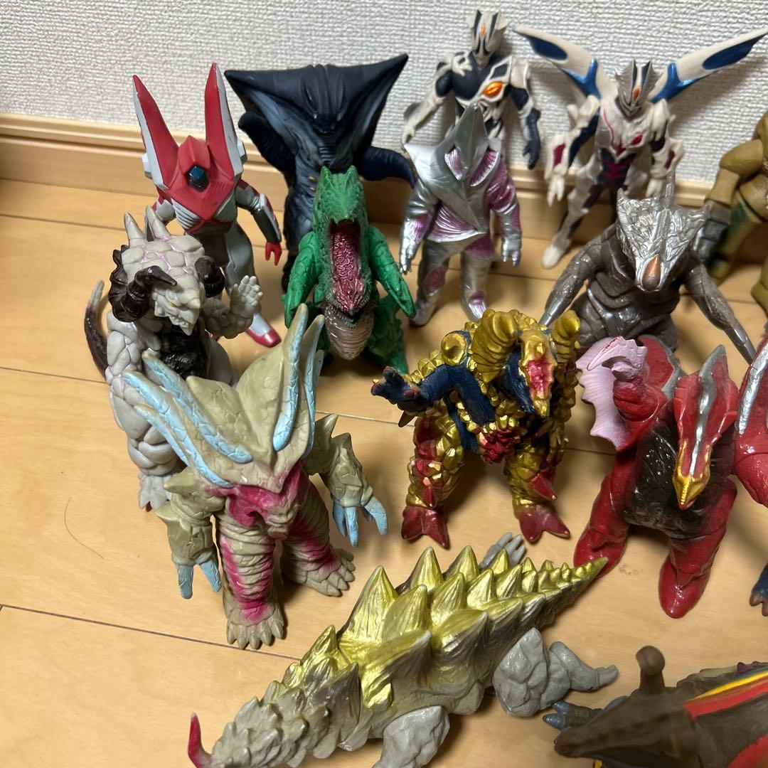 ウルトラマンティガ怪獣ソフビ　18体セット