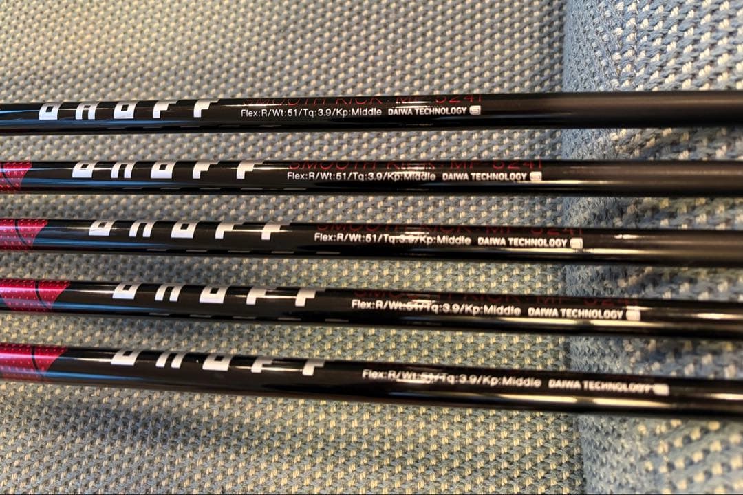 ONOFF　AKA　オノフ　アカ　2024　アイアン　6～Pw　カーボン　R