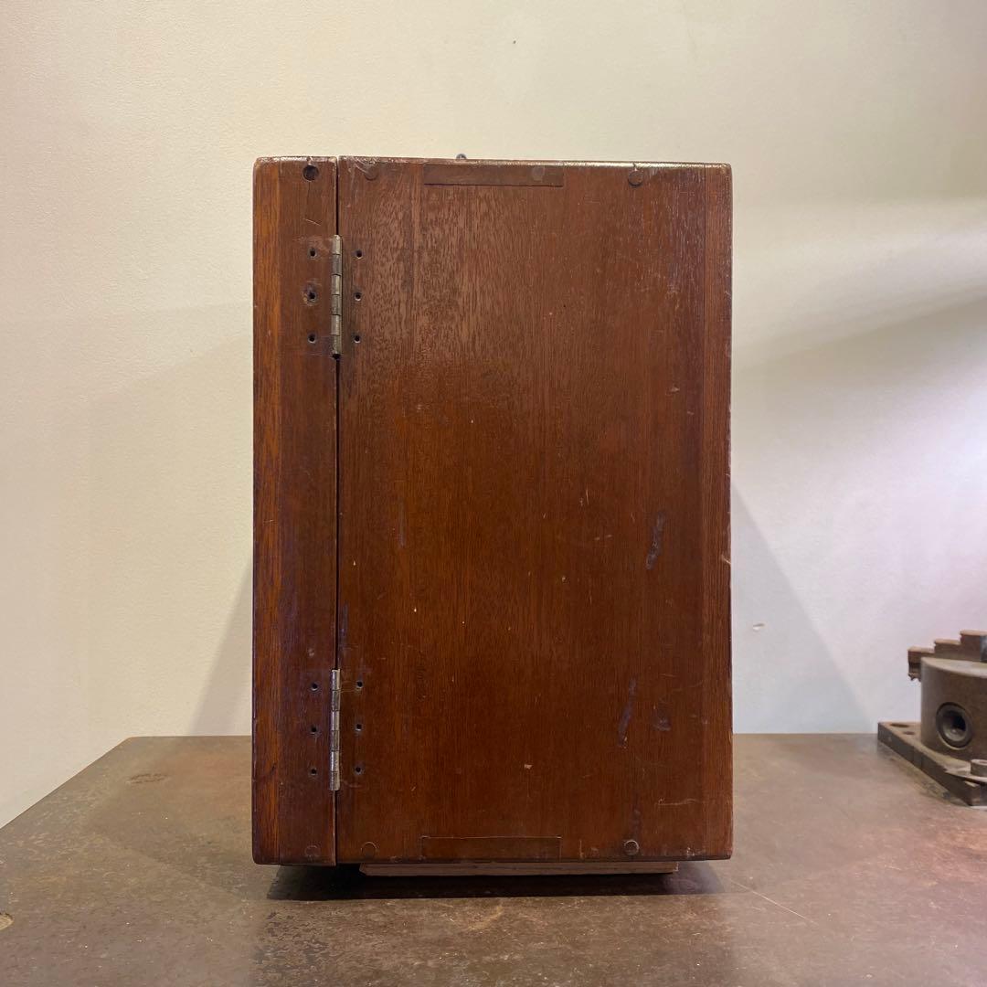 扉と持ち手の付いた古い二段ガラスケース アンティーク