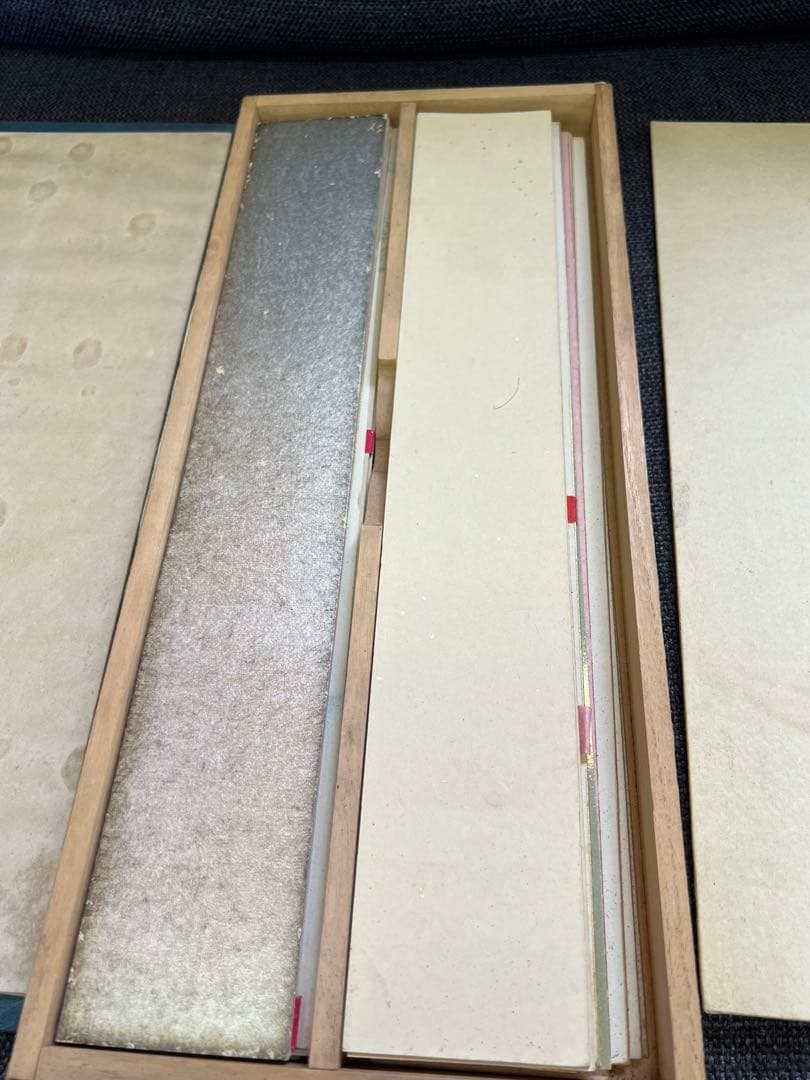 蔵出　短歌 和歌 古筆 料紙 美麗装飾 書道 木箱入り 骨董品 コレクション　書