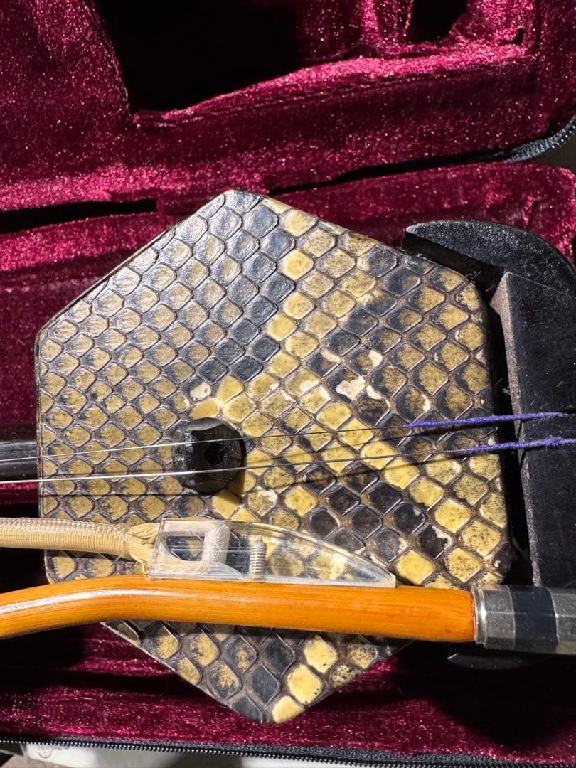 中国　二胡 紅木 中国楽器 現状品 蛇皮使用 登録証ケース弓付き 美品