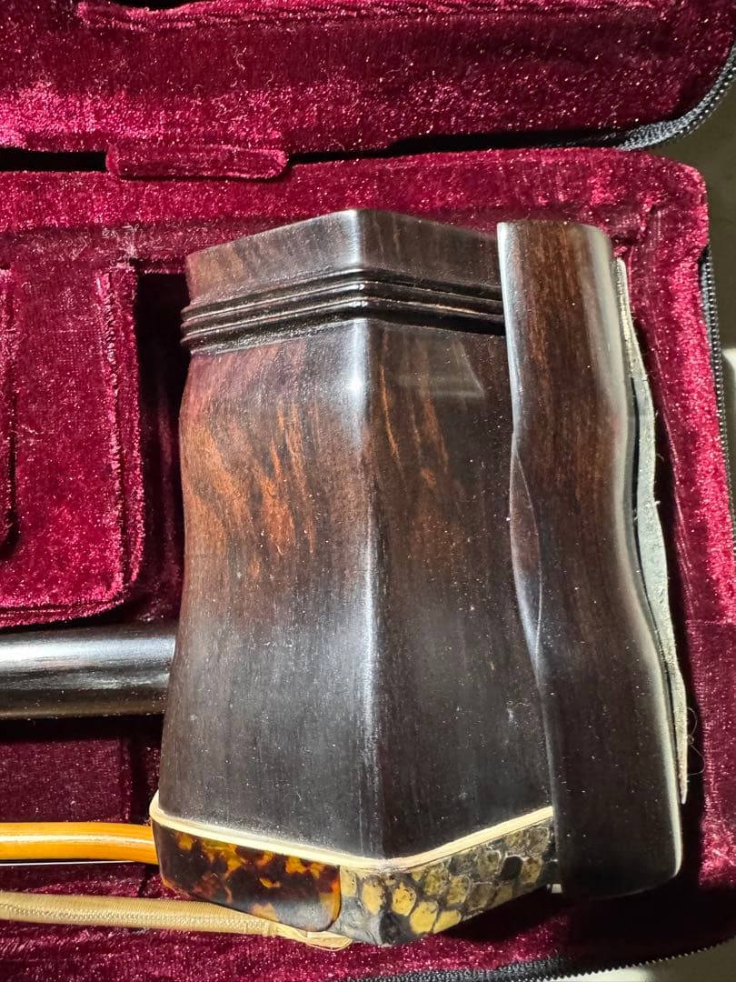 中国　二胡 紅木 中国楽器 現状品 蛇皮使用 登録証ケース弓付き 美品