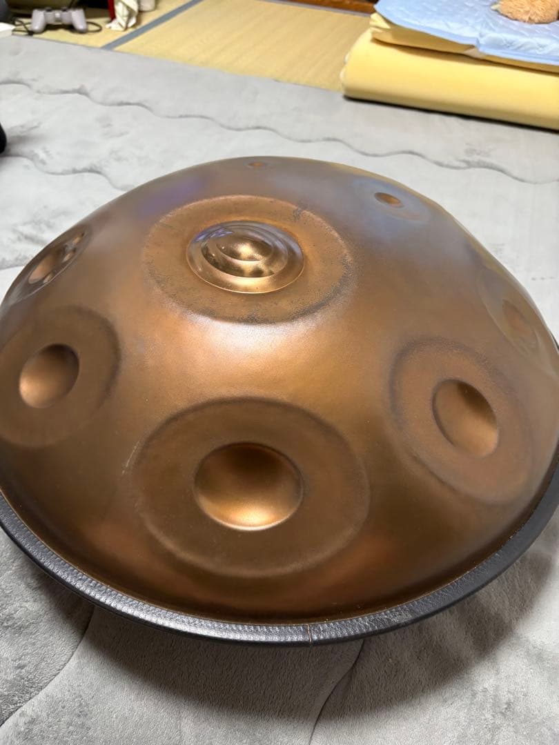 ブラックアンブレラのミュータントハンドパン　F♯ローマニアンヒザズ