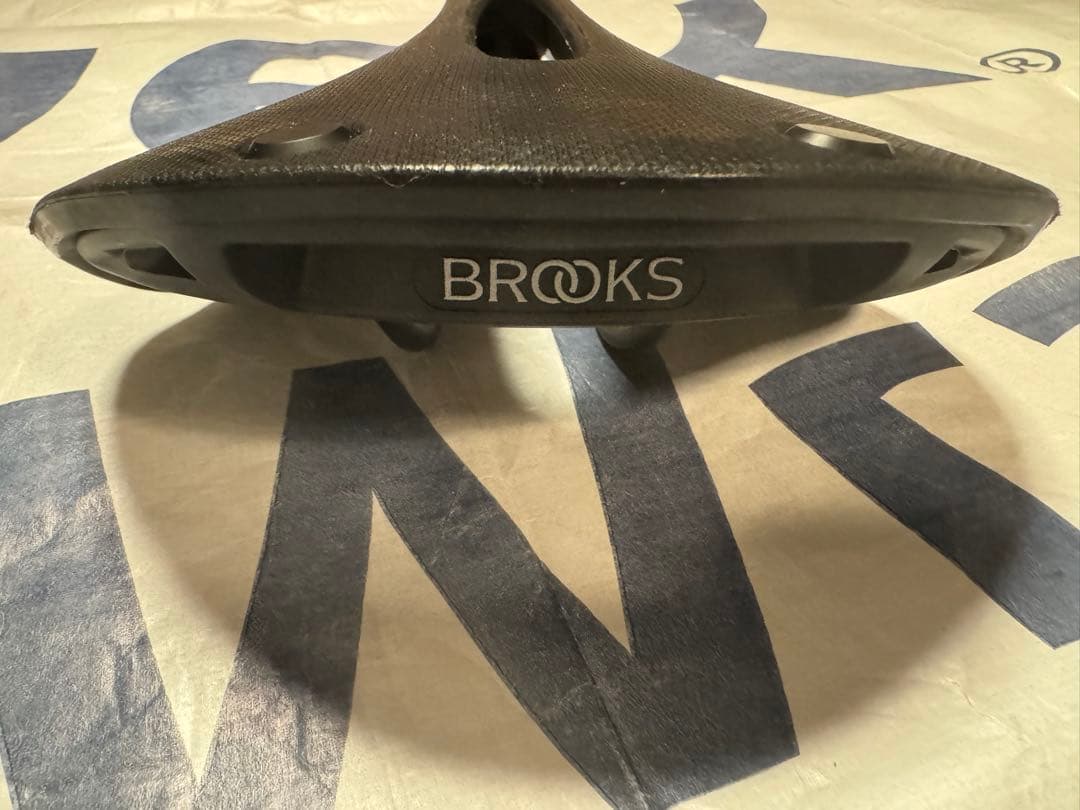 BROOKS carved cambium C19 ブラック