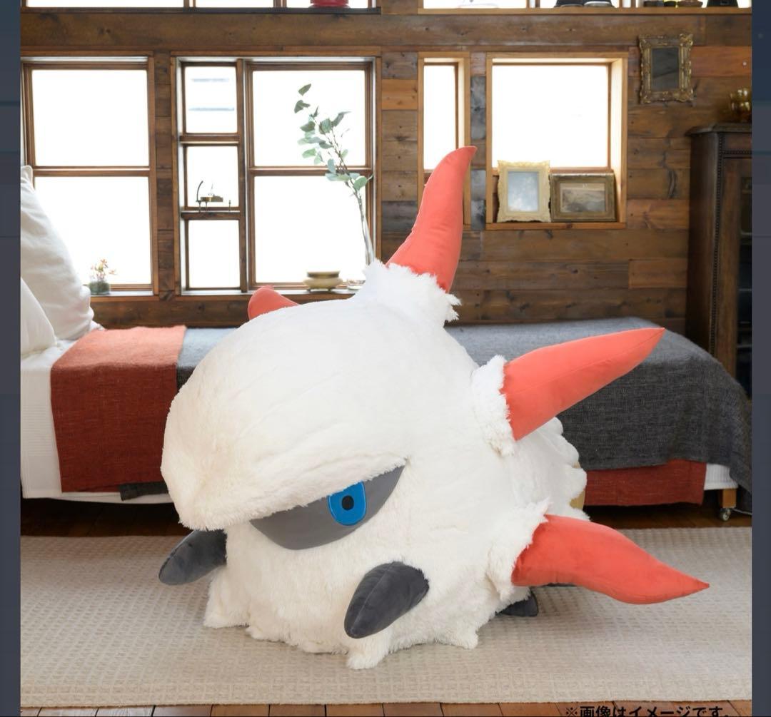 ポケモンセンター　等身大メラルバ　ぬいぐるみ