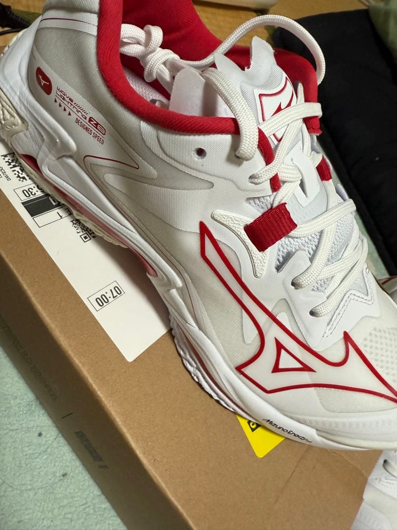E*z様 Mizuno Wave Lightning Z6 ホワイト/レッド