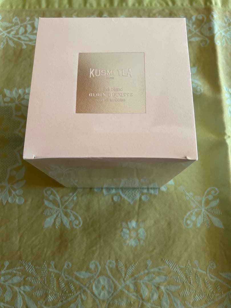KUSMI TEA クスミティー　テ　ブラン　アラン　デュカス