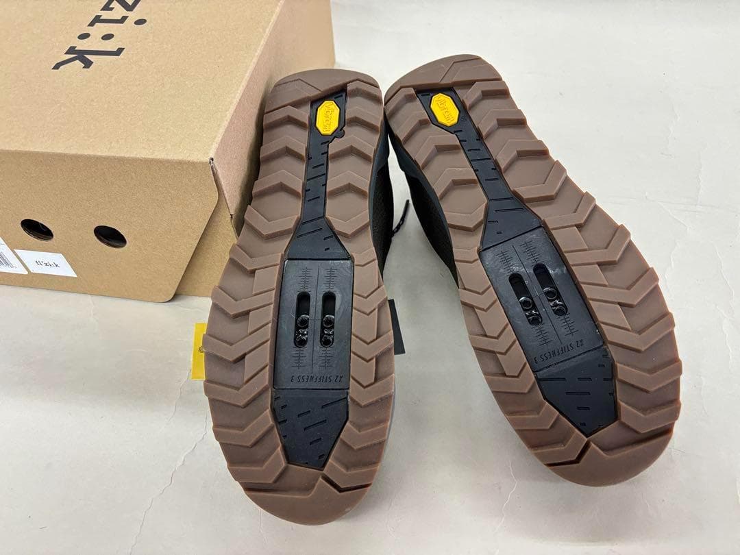 251【新品・未使用】フィジーク　TERRA　ERGOLACE　X2　サイズ42