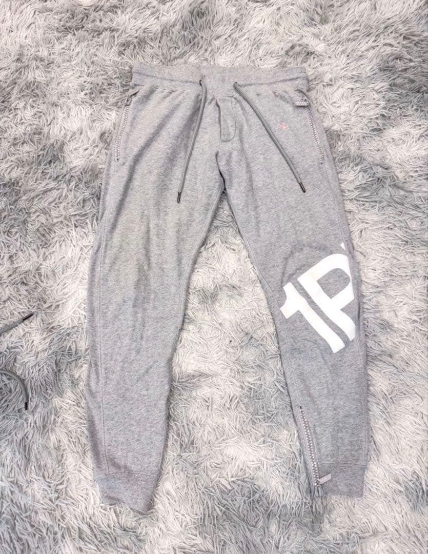 1PIU1UGUALE3 RELAX ロゴラインストーン セットアップ