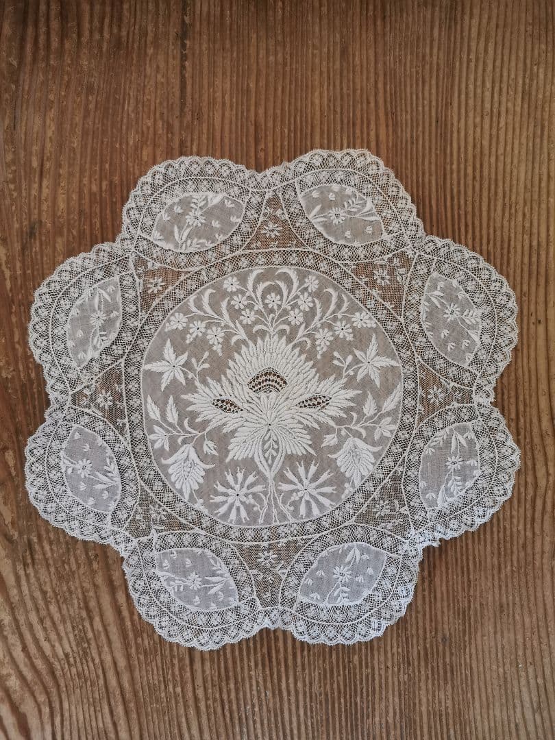 アンティークフランス ノルマンディーレース 花型ドイリー アイリッシュリネン風