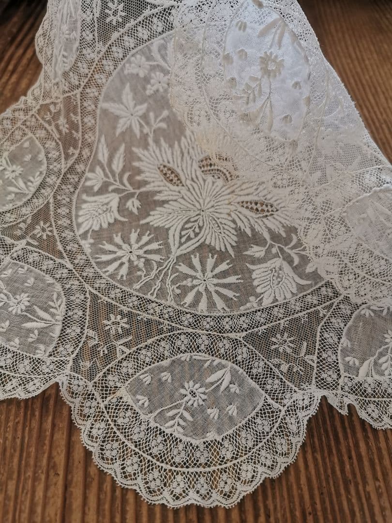 アンティークフランス ノルマンディーレース 花型ドイリー アイリッシュリネン風