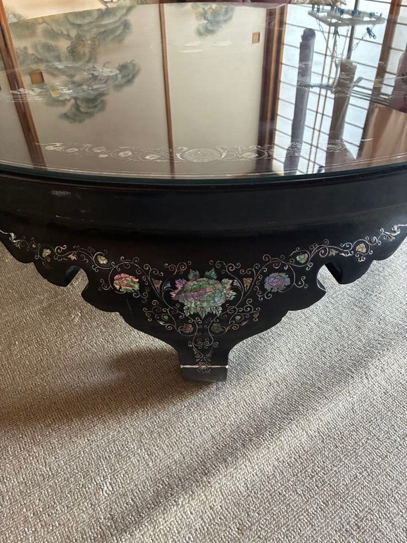 装飾的な黒色円形座卓美品‼️