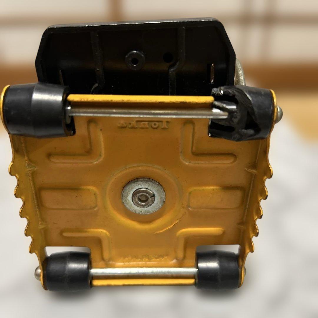 昭和レトロ　鉄のオモリの付いたクレーン車　日本製