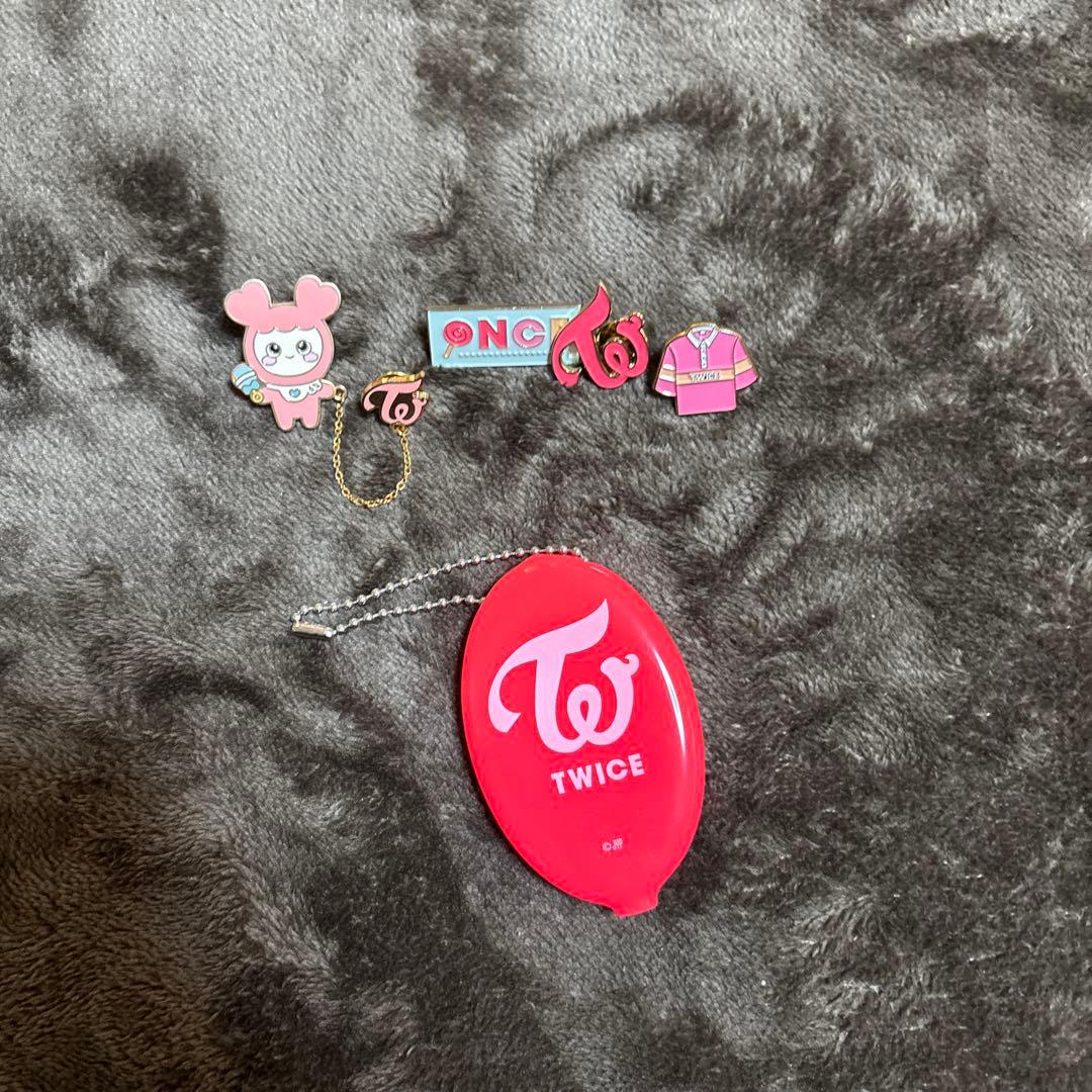 【TWICEモモ】ピンバッジ・うちわセット 痛バッグ