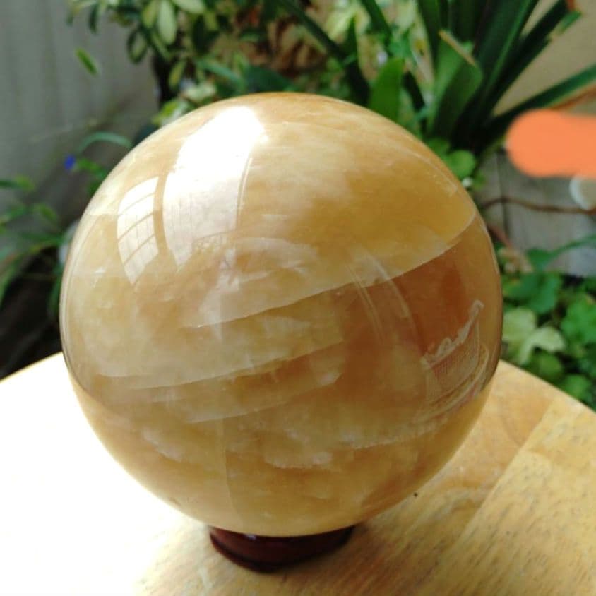 【割引大特価】ハニーカルサイト　丸玉　スフィア2.6Kg　木製台座付き　②